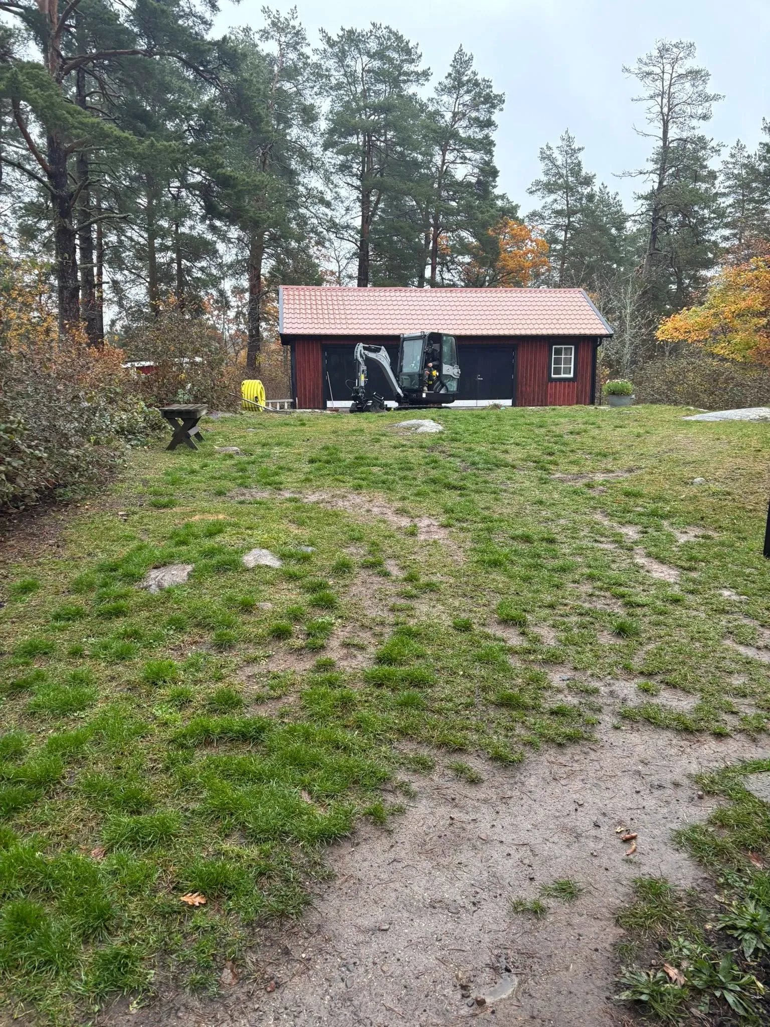 Markarbete inför poolbygge